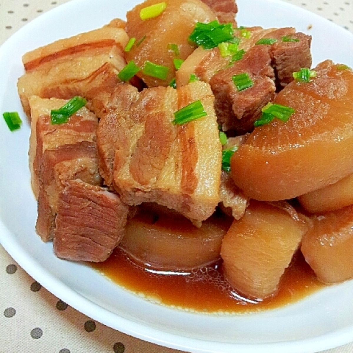 と 煮物 大根 豚肉 の